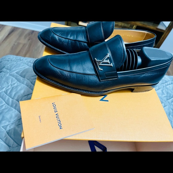 selling my LV shoes - Picture 4 of 9